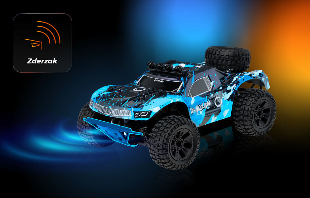 Samochód zdalnie sterowany OVERMAX X-Hooligan Samochód X-HOOLIGAN w dynamicznym ujęciu z przodu, z niebiesko-czarnym kamuflażem i klatką bezpieczeństwa. Wyeksponowany jest przedni zderzak, a ikona w lewym rogu informuje o jego obecności (Zderzak).