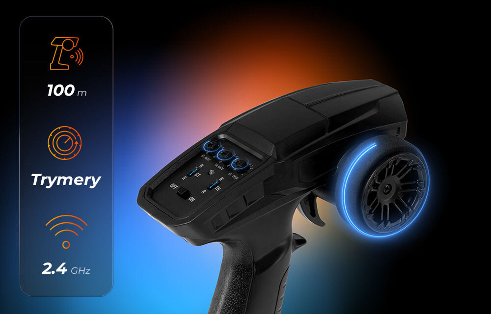 Samochód zdalnie sterowany OVERMAX X-Hooligan Zbliżenie na pilot zdalnego sterowania pistoletowego typu (Trigger/Wheel) z przyciskami i pokrętłami do trymowania. Ikony informują o zasięgu 100 m, trymerach i częstotliwości 2.4 GHz.