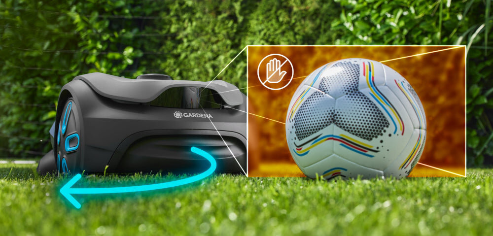 Robot koszący GARDENA Sileno Sense 600 19942-32 trawnik robot jedzie na trawniku obok zdjęcie piłki i strzałka pokazująca jak robot omija przeszkodę czujniki podnoszenia i przechylenia zabezpieczenie w postaci kodu PIN czujki wykrywania przeszkód ochrona robota i otoczenia ogrodu przed uszkodzeniami bezpieczna praca