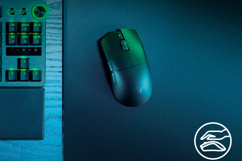 RAZER Viper V3 Pro Sentinels Edition Viper V3 Pro SE Razer™ Optical Mouse Switches Gen-3 żywotność do 90 milionów kliknięć aktywację w 0,2 ms eliminację problemu podwójnego kliknięcia - mysz na czerwonym tle od tyłu pod kątem