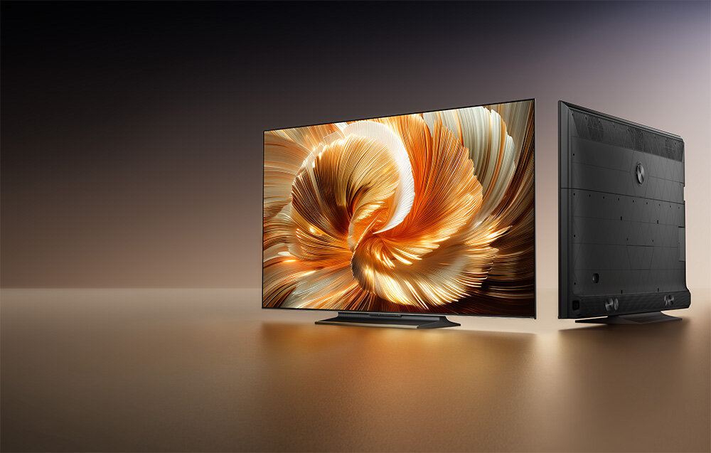 Telewizor DREAME 75S100 Mini LED 4K kinowy obraz dźwięk Dolby Vision HDR QLED+, telewizor po skosie na złotawym tle