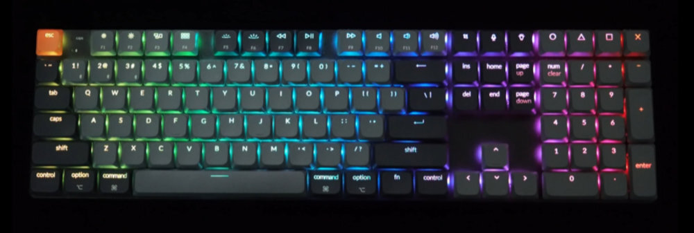KEYCHRON K5 Podświetlenie RGB KEYCHRON K5 22 tryby świetlne regulacji jasności oraz prędkości animacji wyraźnie podświetlonym klawiszom - podświetlenie klawiatury na ciemnym tle
