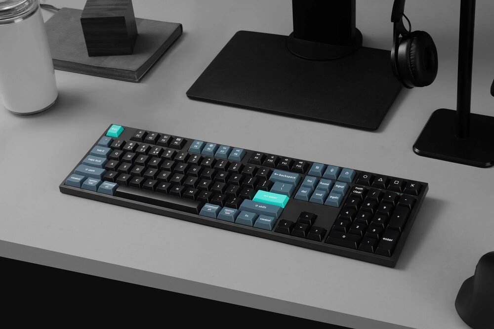 KEYCHRON B36 bezprzewodowa klawiatura Full-size Tenkeyless 80% bez bloku numerycznego klawisze funkcyjne, strzałki i nawigację - klawiatura na jasnym blacie, w okół akcesoria