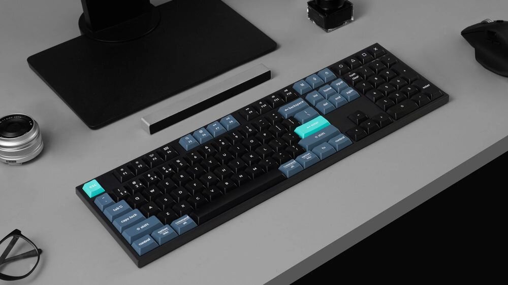 KEYCHRON B36 w pełni nasmarowane przełączniki płynne i spójne naciśnięcia delikatne i precyzyjne cichą pracę - klawiatura przed monitorem na blacie