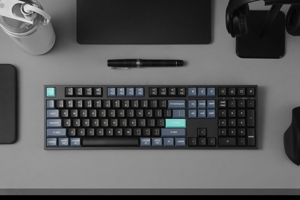 KEYCHRON B36 formacie Full-size 100% 108 klawisze łącznie z blokiem numerycznym mysz F-klawiszy i strzałek - klawiatura na blacie obok reszty akcesoriów