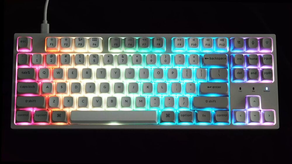 KEYCHRON C1 Pro Podświetlenie RGB KEYCHRON C1 Pro trybów świetlnych regulacji jasności oraz prędkości animacji wyraźnie podświetlonym klawiszom - podświetlenie klawiatury