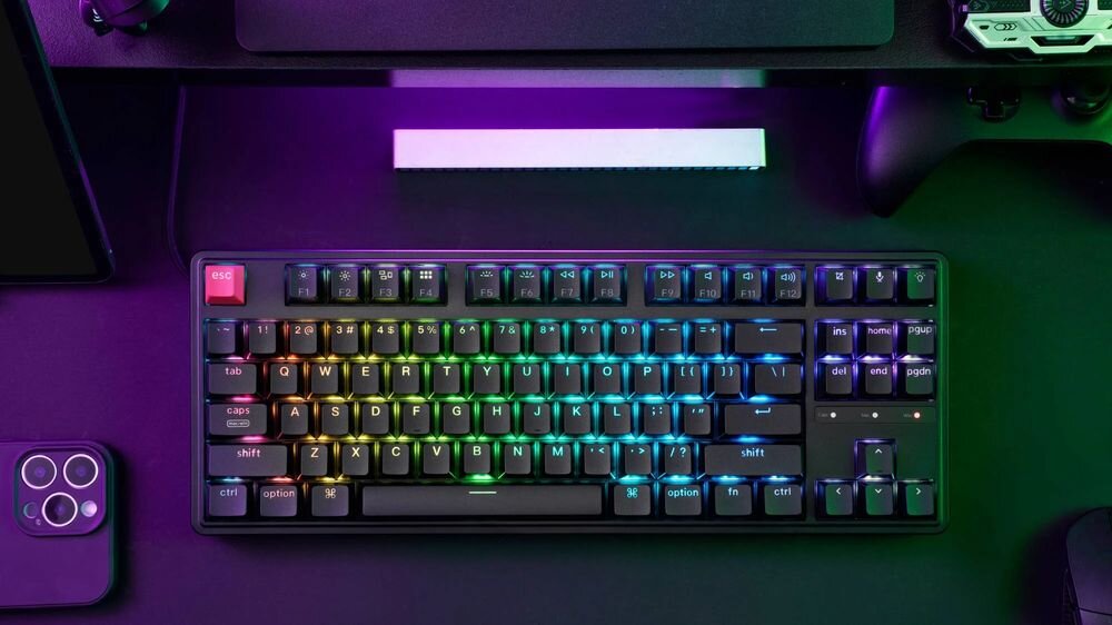 KEYCHRON C3 Pro - klawiatura na biurku z oświetleniem