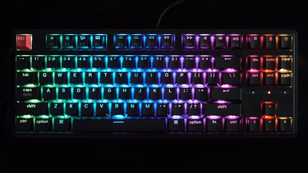 KEYCHRON C3 Pro Podświetlenie RGB KEYCHRON C3 Pro trybów świetlnych regulacji jasności oraz prędkości animacji wyraźnie podświetlonym klawiszom - podświetlenie klawiatury
