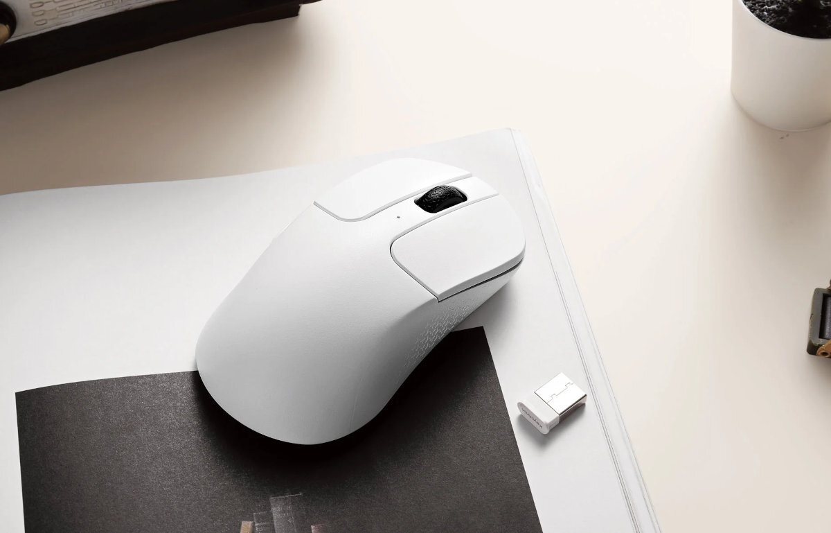 KEYCHRON M3 Mini przełączniki Huano Micro Switch 80 milionów kliknięć problem podwójnego kliknięcia - mysz z odbiornikiem usb-a na kartce