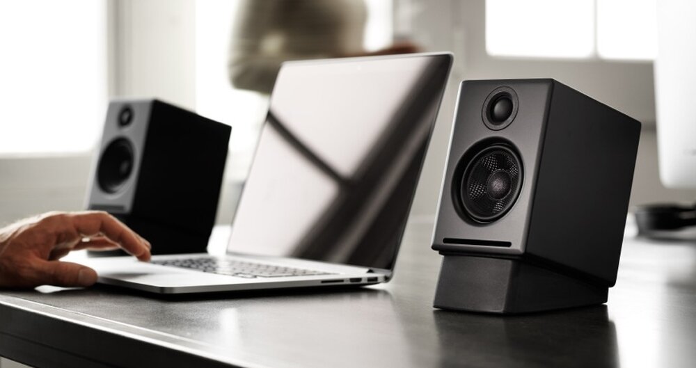 Kolumny głośnikowe AUDIOENGINE A2+ brzmienie bezprzewodowe łącze złącza dźwięk wszechstronność  obsługa instalacja design jakość wykonanie opakowanie zestaw