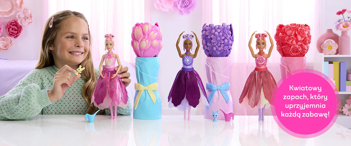 Dziewczynka bawiąca się lalkami Barbie na stole, obok widnieje napis 'Kwiatowy zapach, który uprzyjemnia każdą zabawę!'.