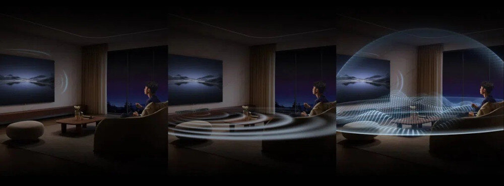 Soundbar TCL Q85H Pro synchronizacja telewizor HDMI eARC rozszerzona scena dźwiękowa, osoba siedząca na kanapie zanurzona w dźwikach urzadzenia