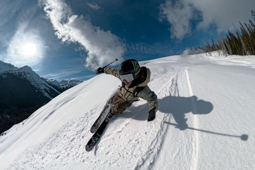 Kamera sportowa GOPRO MAX 360, 5.6K 30 FPS, Wi-Fi, Bluetooth osoba jadąca na nartach Tryb MAX Timewarp stabilizacja przyspieszenie 2 razy 30 razy prędkość nagrywania
