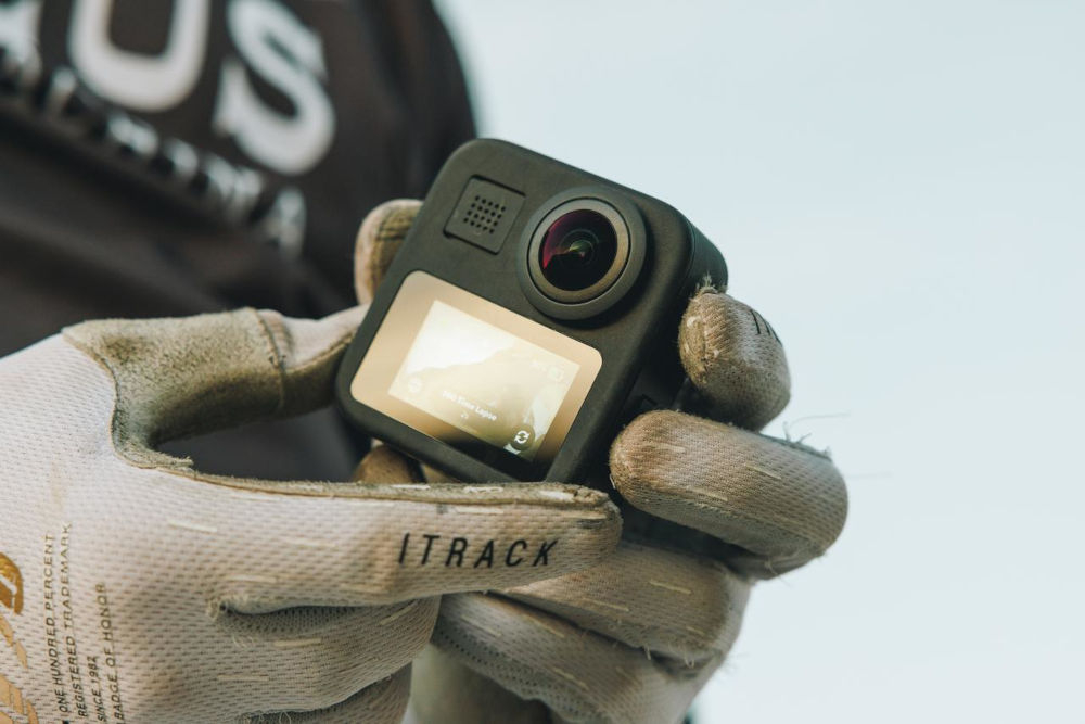 Kamera sportowa GOPRO MAX 360, 5.6K 30 FPS, Wi-Fi, Bluetooth zbliżenie na ekran kamery 2 cale dotykowy lcd komendy głodowe zmiana trybów