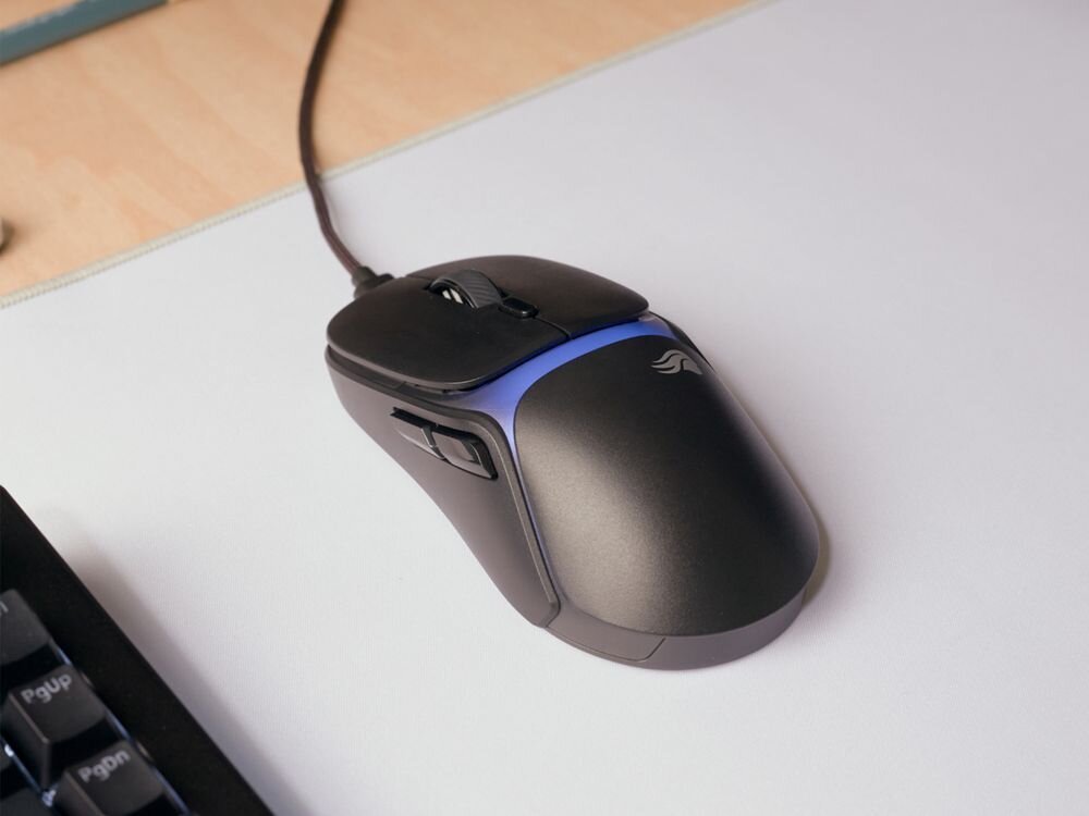 Glorious Gaming Model O3 - mysz leżąca na biurku