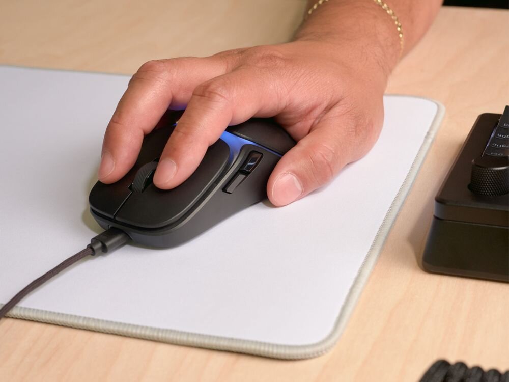 Glorious Gaming Model O3 przewodowa mysz gamingowa niskiej wagi z solidną konstrukcją 54 g trwałość Kształt - Dłoń na myszce przewodowej, na biurku, na podkładce