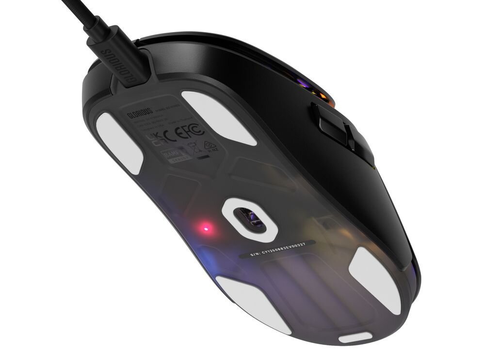 Glorious Gaming Model O3 kabel paracord elastyczny lekki płynne ruchy myszy Lekka konstrukcja kabla niską wagą myszy stały, niski czas reakcji 1000 Hz - Spodnia strona myszy 