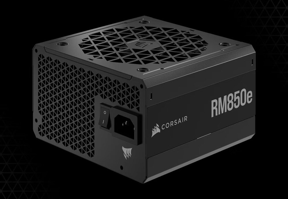 Komputer MAD DOG GeForce RTX5070Ti DLSS 4 Reflex Edition 2 CORSAIR3500X-I01WR32WP Zasilacz komputerowy w czarnej obudowie z charakterystyczną kratką wentylatora w trójkątne wzory oraz panelem z gniazdami na odłączane kable, zasilacz, moc, sprawność, certyfikat, topologia LLC