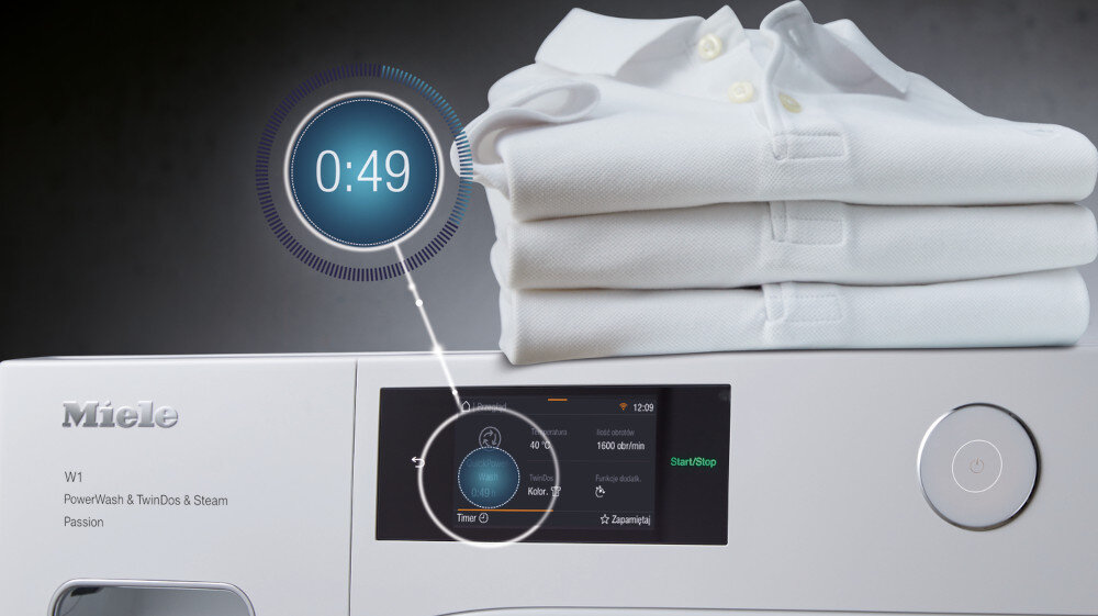 PRALKA MIELE WWB360 WCS zdjęcie lifestyle panel czas zbliżenie białe koszule przycisk QuickPowerWash oszczędność system Spin&Spay wydajność oszczędne pranie zachwycające rezultaty 49 minut