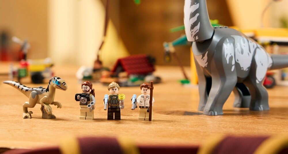 LEGO 76973 Jurassic World Na tropie tytanozaura i raptora  10 cm wysokości, 21 cm szerokości i 16 cm głębokości