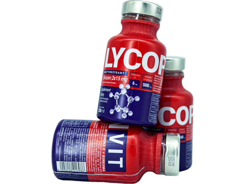 Napój LYCOPEN Antyoxidant Drink Witamina E + Kurkuma 15 x 250 ml trzy butelki na białym tle redukuje stres oksydacyjny wzmacnia układ odpornościowy chroni komórki przed uszkodzeniami