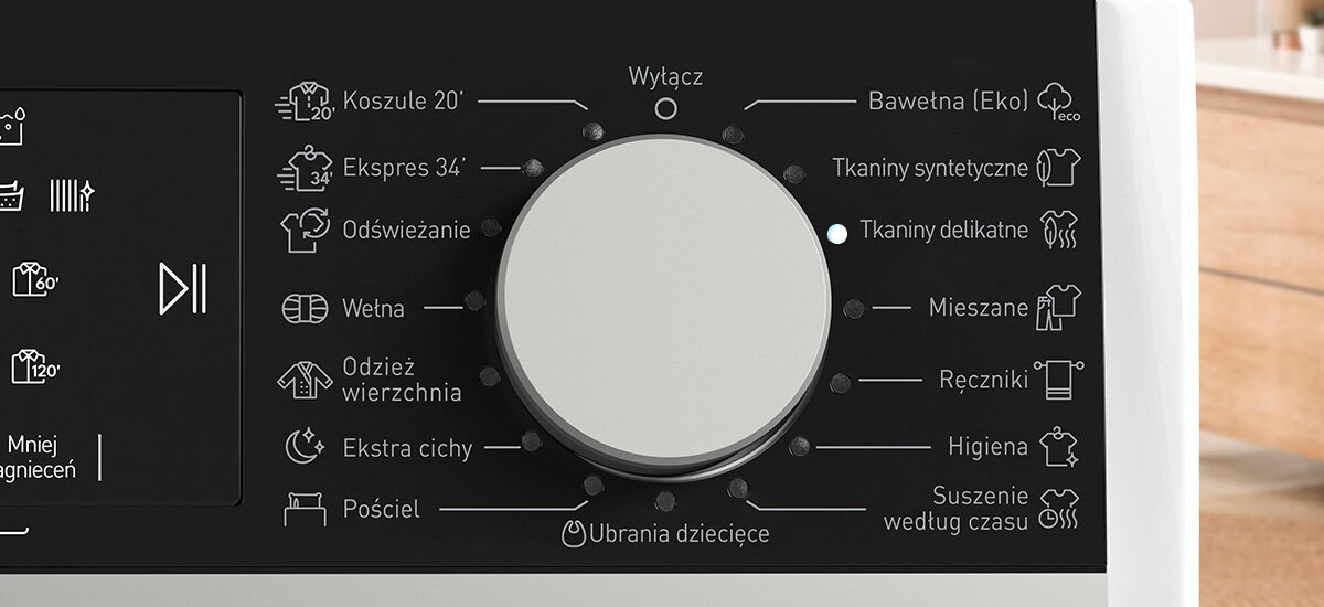 SUSZARKA SHARP KD-NHL9S9GWC-PL Pokrętło programatora przedstawione jest w otoczeniu opisów przeznaczonych dla różnych typów tkanin. Jasny wskaźnik sygnalizuje aktualnie wybrany program programy automatyczne bawełna syntetyki wełna delikatne materiały pościel
