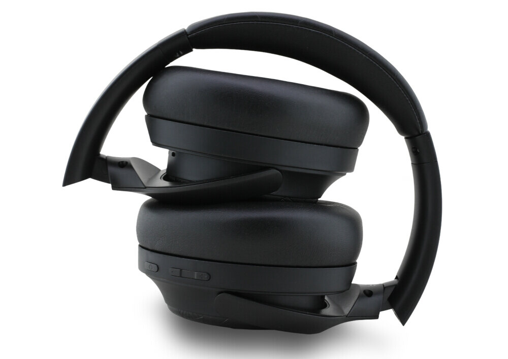 Słuchawki nauszne Lacoste Monogramme ANC - etui, USB-C, AUX, czas pracy, złożone słuchawki na białym tle