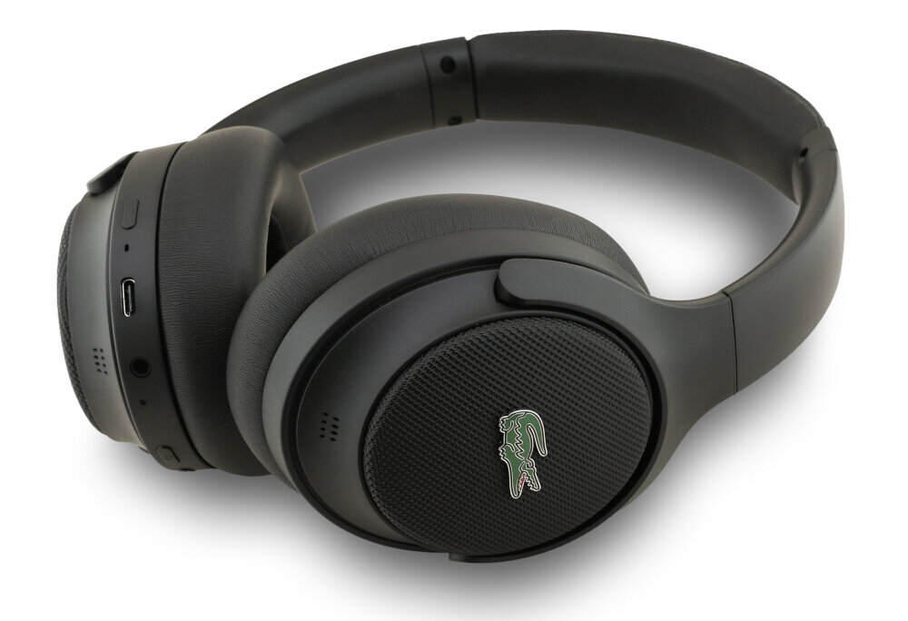 Słuchawki nauszne Lacoste Petit Pique ANC design, logo krokodylek, Konstrukcja nauszna, słuchawki nauszne po skosie na białym tle