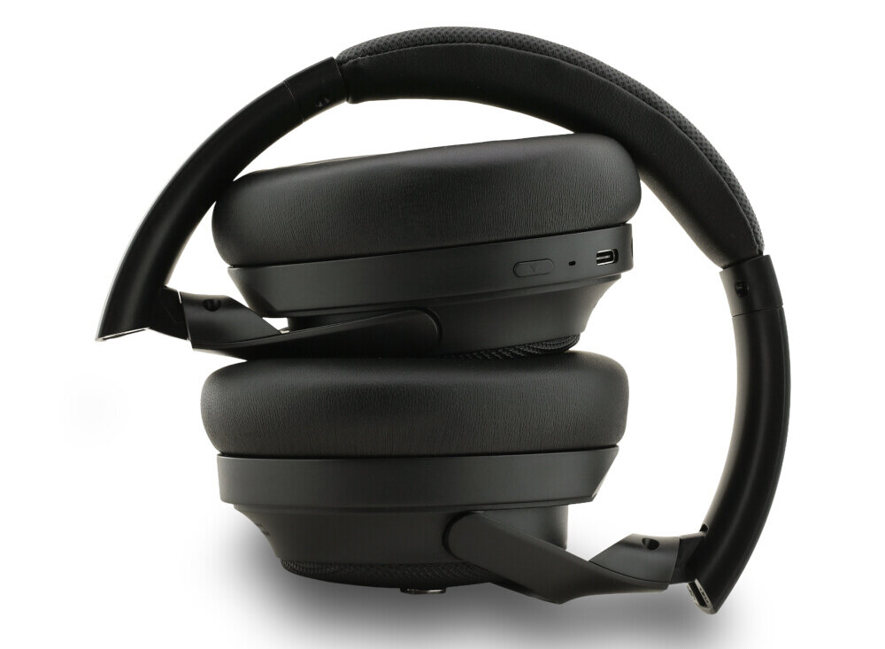 Słuchawki nauszne Lacoste Petit Pique ANC USB-C, AUX, złożone słuchawki nauszne na białym tle