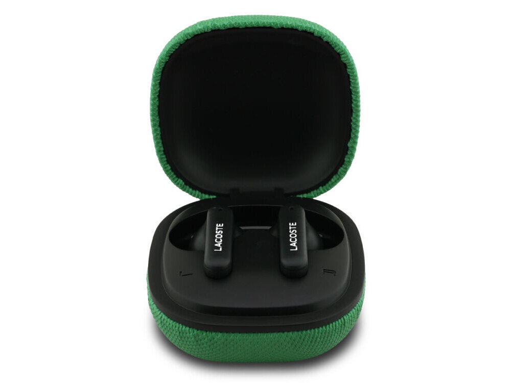 Słuchawki dokanałowe LACOSTE Iconic Petit Pique, etui ładujące USB-C, akumulator, parametry, Ergonomiczna konstrukcja, waga, czas pracy, słuchawki dokanałowe z etui ładującym na białym tle