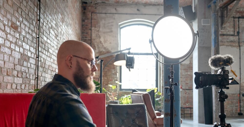 Lampa LED NEWELL Air Artha XL barwa jasność zasilanie bateria montaż aparat zdjęcia filmy obsługa regulacja waga led wymiary 