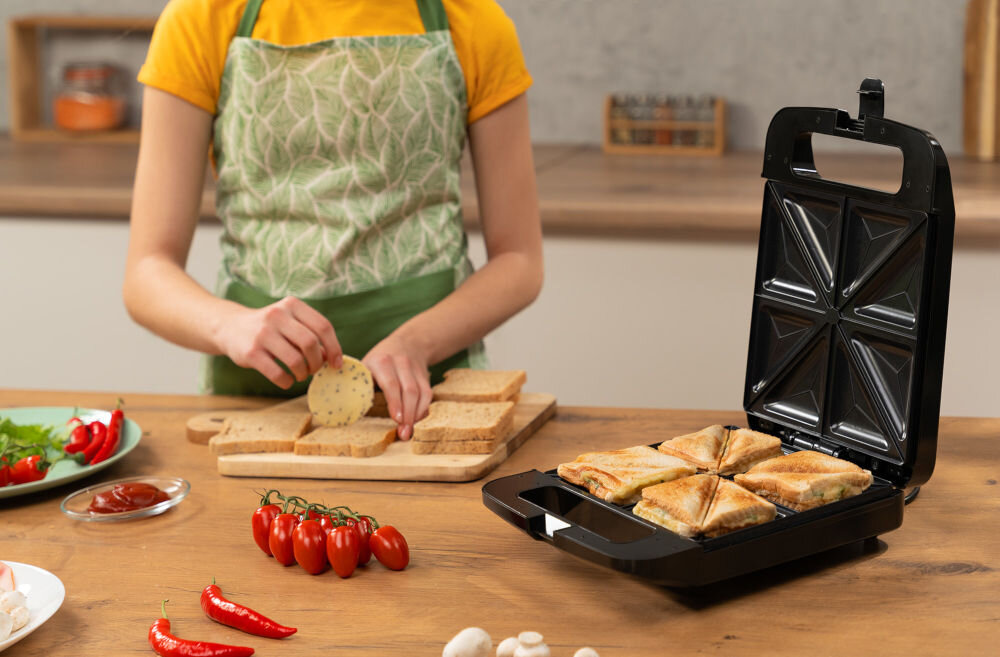 Opiekacz GOTZE & JENSEN SM703X zbliżenie na diody led podświetlona zielona dioda