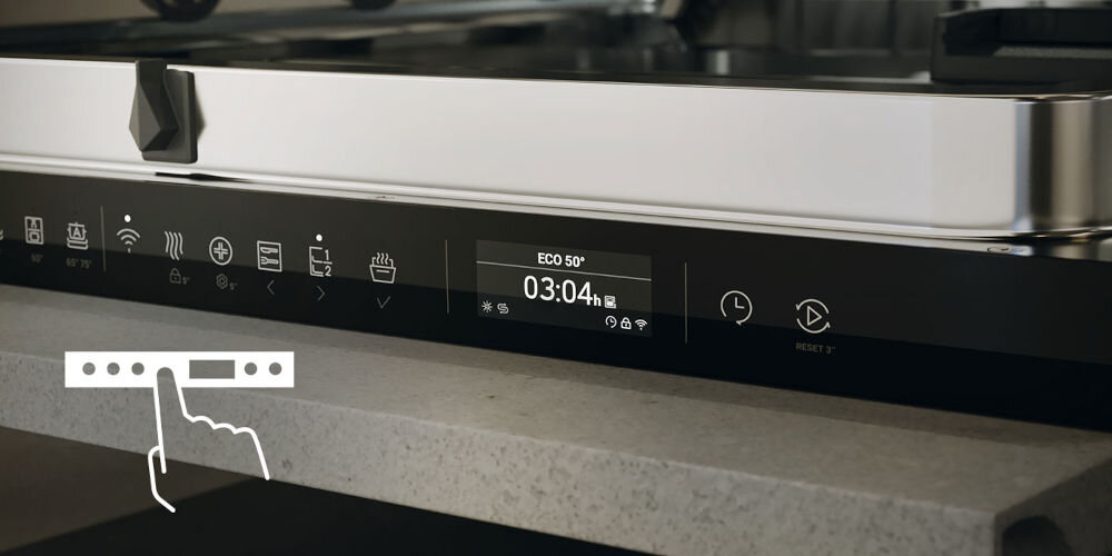 Zmywarka HAIER XYNERGY XS 63A4M4B Ramię X-spray Pompa ciepła A-30% TimeLight Prowadnice teleskopowe zbliżenie na panel sterowania elegacnki design animowany interfejs wyświetlacz tft