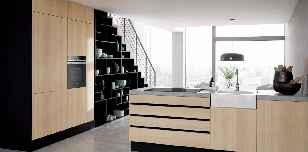 PIEKARNIK SIEMENS HB676GBS1 lifestyle kuchnia zabudowa widok z boku kolor czarno srebrny