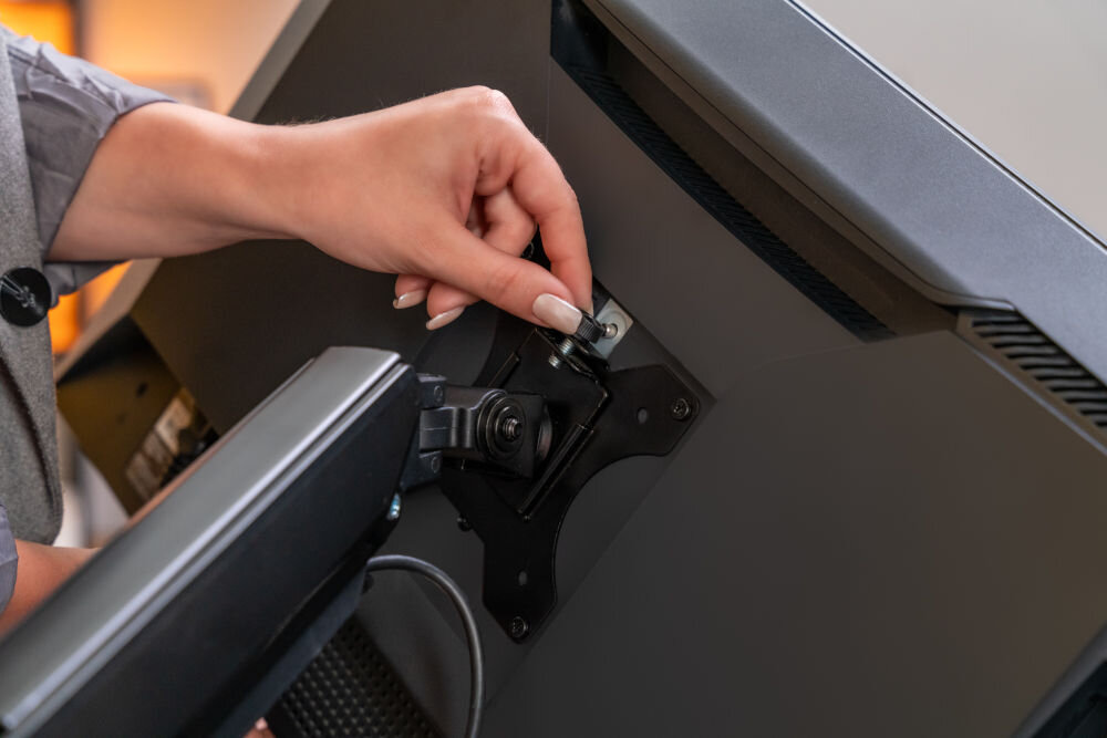 Uchwyt biurkowy MAD DOG MA1034S2 vesa 75 100 13-34 cale udźwig 10 kg