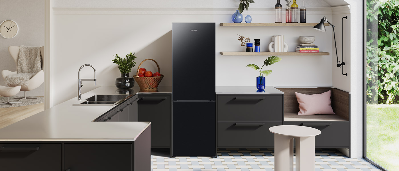 Przyjdź do Media Expert albo zobacz na zdjęcie by przekonać się, jak świetnie prezentuje się lodówka Samsung RB33B610EBN Przyjdź do Media Expert albo zobacz na zdjęcie by przekonać się, jak świetnie prezentuje się lodówka Samsung RB33B610EBN