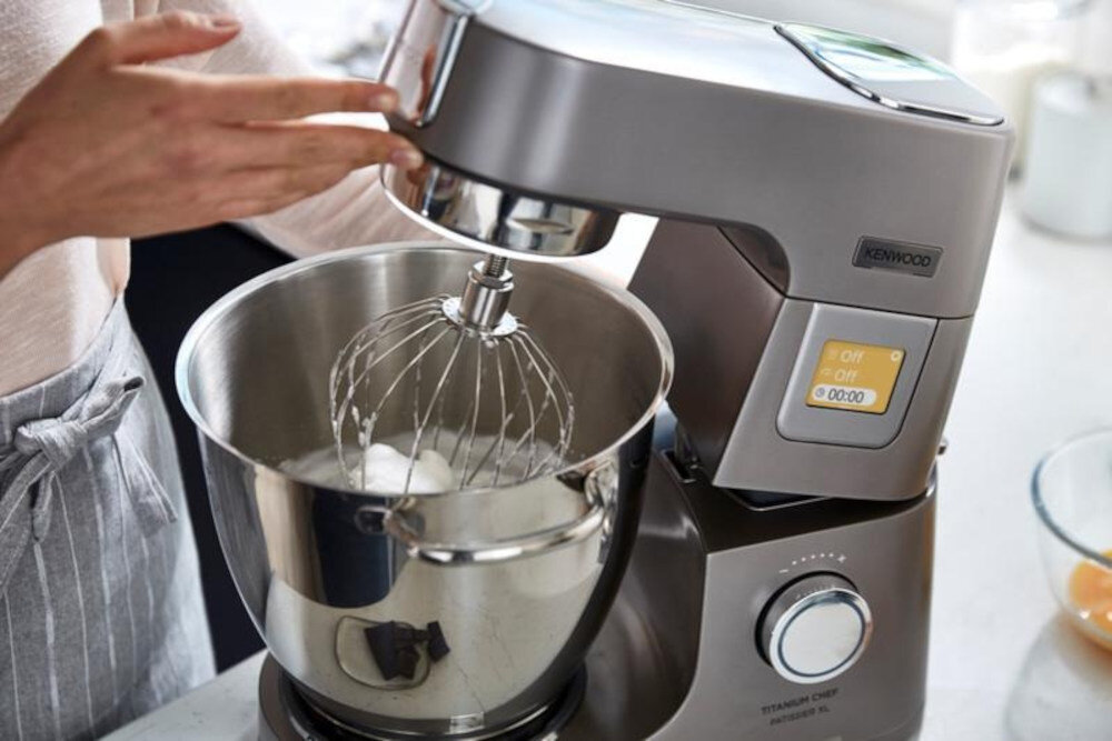 Robot wielofunkcyjny KENWOOD Titanium Chef Patissier XL KWL90.244SI 1400W z wbudowana waga i funkcja gotowania (2 misy w zestawie) Ekran dotykowy BakeAssis