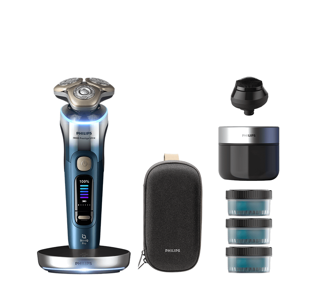 Golarka z akcesoriami - etui, trymerem do brody, podstawką ładującą, stacją czyszczącą i wkładem. Golarka z akcesoriami - etui, trymerem do brody, stacją czyszczącą i wkładem. Golarka leżąca w otwartym etui. Golarka z głowicą umieszczoną w stacji czyszczącej. Golarka umieszczona w stacji ładującej. Okrągły przezroczysty pojemnik z czarną nakrętk z niebieskim płynem w  środku.