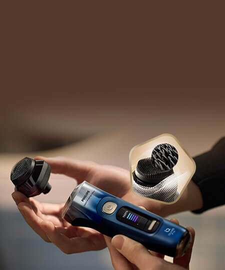 Mężczyzna z zarostem z golarką przy dolnej krawędzi twarzy. Obok małe zdjęcie głowicy, z 1 głowicą w szczegółowym przekroju.