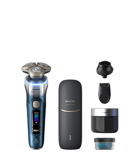 Golarka z akcesoriami - etui, trymerem do brody, podstawką ładującą, stacją czyszczącą i wkładem. Golarka z akcesoriami - etui, trymerem do brody, stacją czyszczącą i wkładem. Golarka leżąca w otwartym etui. Golarka z głowicą umieszczoną w stacji czyszczącej. Golarka umieszczona w stacji ładującej. Okrągły przezroczysty pojemnik z czarną nakrętk z niebieskim płynem w  środku.