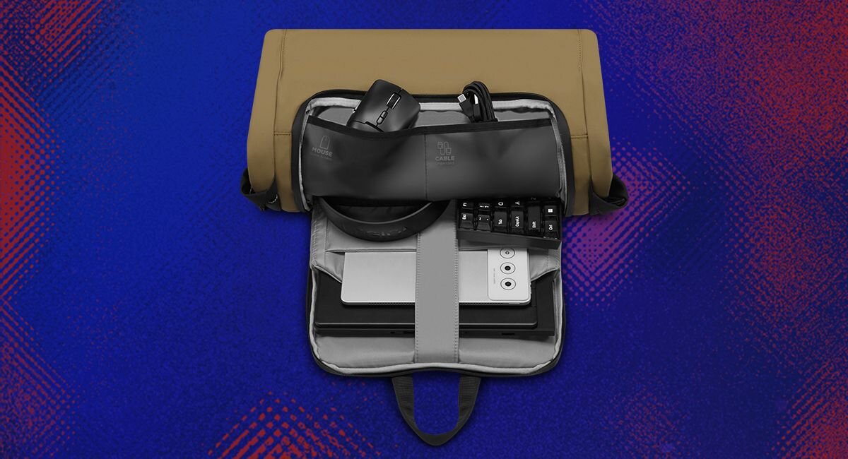 LENOVO Legion GB500 Wiele kieszeni, podwójne uchwyty na butelki dodatkowe strefy przechowywania przemyślanemu układowi wnętrza - otwarta przegroda plecaka