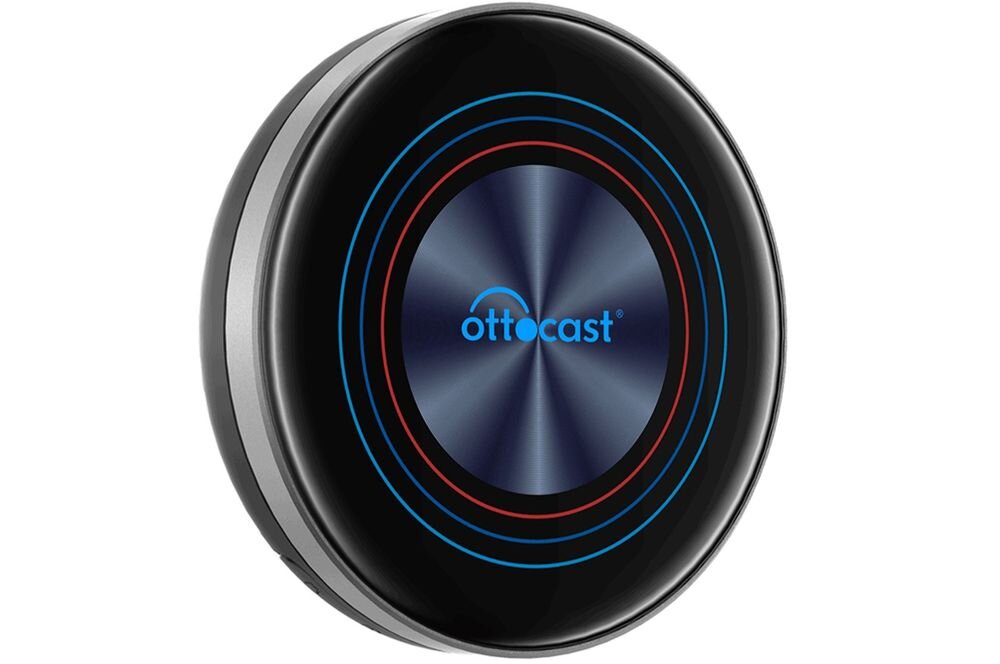 OTTOCAST OttoAibox i3 Wi-Fi Dual-Band slot Mini SIM gniazdo SD dodatkowa pamięć, adapter po skosie na białym tle