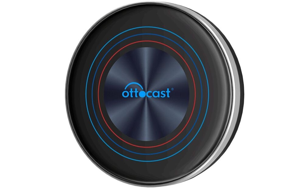 OTTOCAST OttoAibox i3 port HDMI mini USB-C Bluetooth podłączenie telefonu i ładowanie urządzeń, adapter po skosie na białym tle