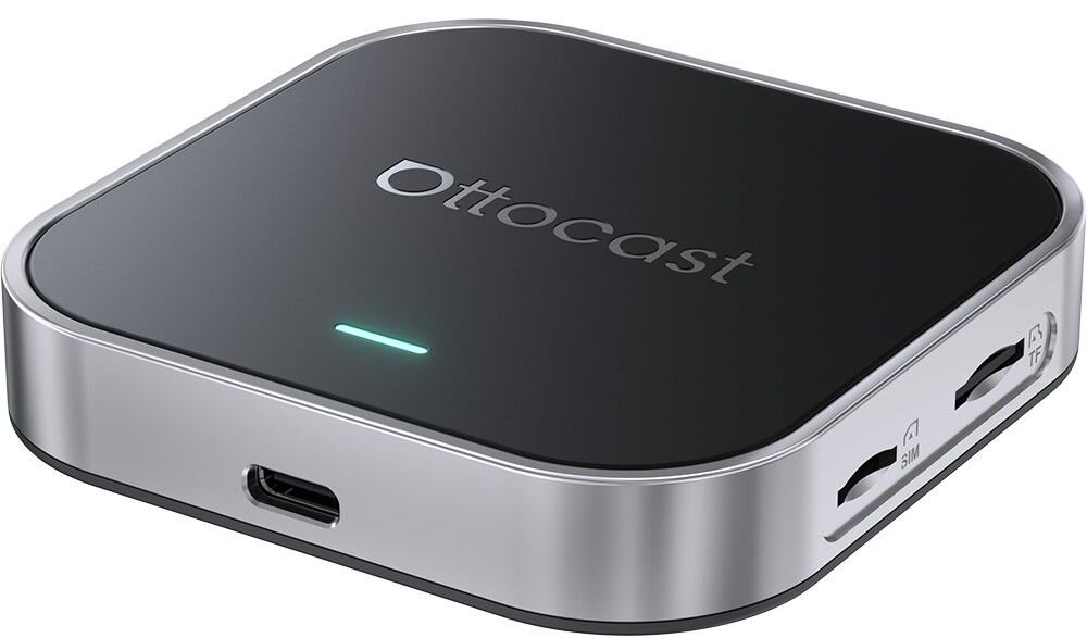 OTTOCAST OttoAibox E2 plug-and-play USB iOS Android kompatybilny bez kabli w kokpicie, adapter po skosie na białym tle