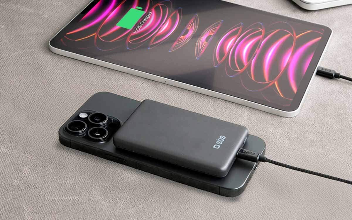 Powerbank SBS MagSafe ładowania bezprzewodowego i przewodowego iPhone’a zgodnego z MagSafe przez port USB-C - powerbank ładujący dwa urządzenia jednocześnie