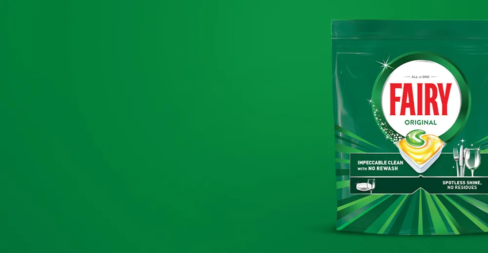 Opakowanie kapsułek do zmywarki Fairy Original na zielonym tle.