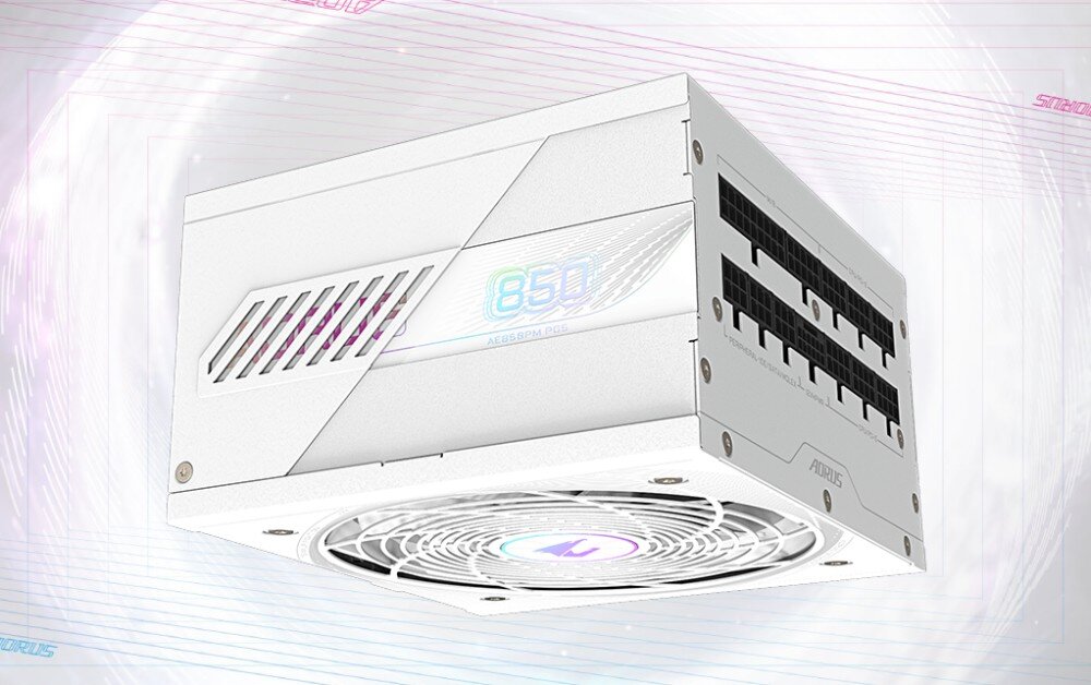 Komputer MAD DOG Powered By Gigabyte C500-ICE-A05WR32WH Biały zasilacz komputerowy z podświetleniem RGB i wentylatorami, uchwycony w dynamicznym ustawieniu z efektami świetlnymi w tle