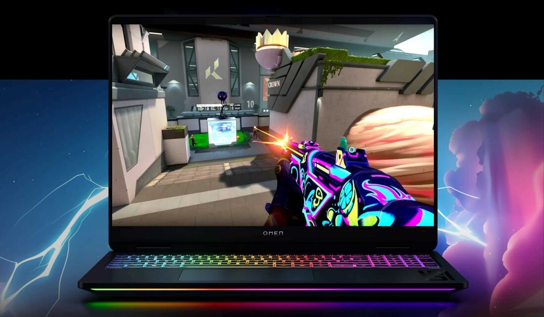 Ekran laptopa WQXGA 240 Hz z bronią na nim. - WQXGA (2560 x 1600 px) IPS 240 Hz 