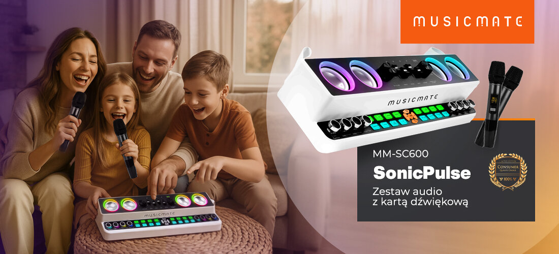 Zestaw do Karaoke i Streamingu MUSICMATE MM-SC600 SonicPulse mobilny zestaw do występów, rodzina siedzaca przy stoliku, dwie osoby trzymające mikrofony w ręku