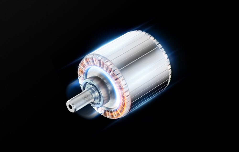 Baza kierownicy MOZA RACING R21 Direct Drive Prezentacja wirnika silnika bazy MOZA R21 z widocznymi miedzianymi uzwojeniami Force Feedback dopasowuje opór kierownicy do stylu jazdy wbudowany system chłodzenia z czujnikami temperatury stabilna praca